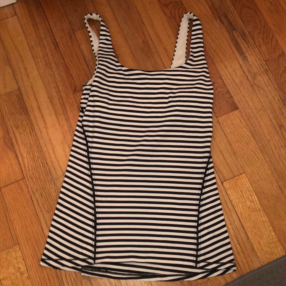 Lululemon tank top with built in bra